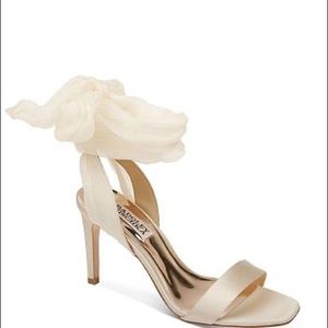 Badgley Mischka Joylyn shoes - ivory size 7